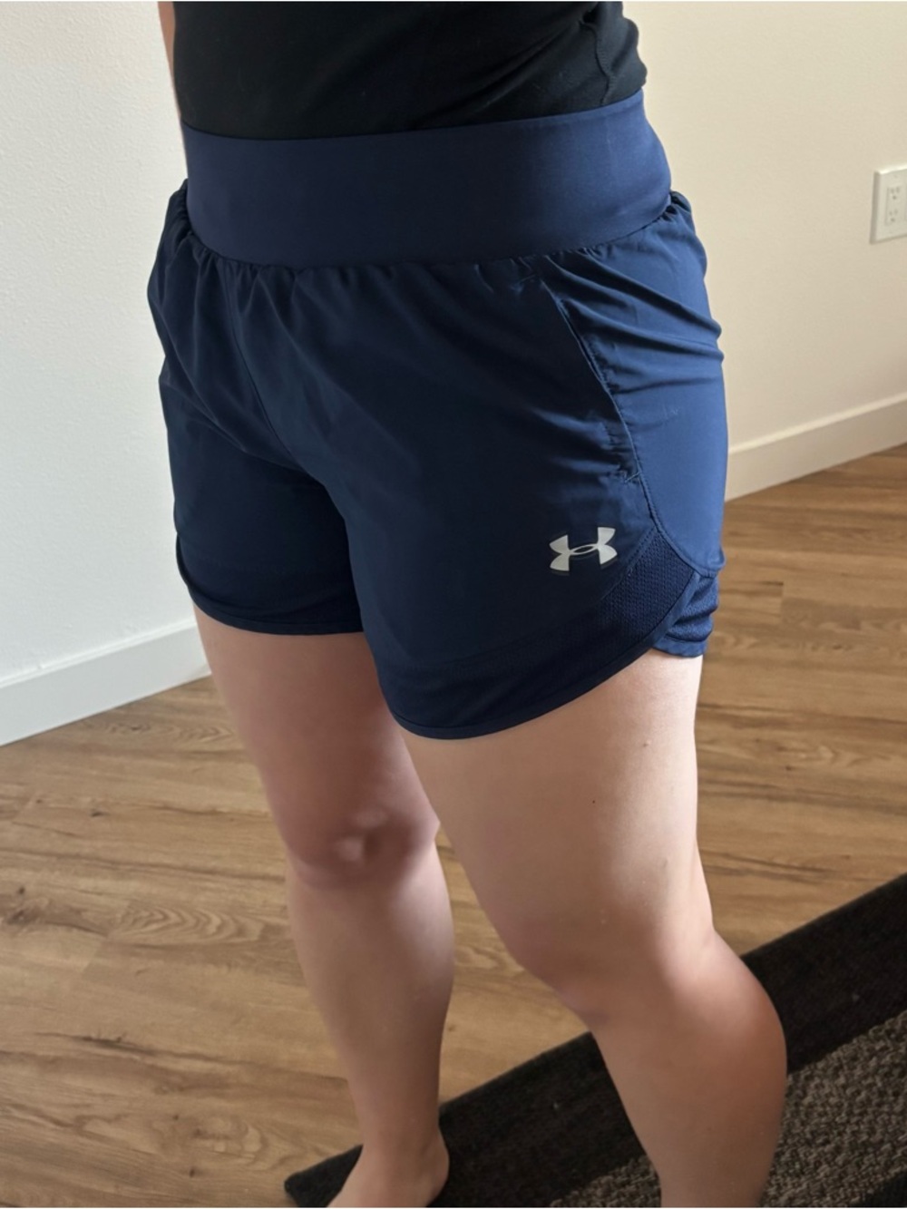 Under Armour Women's Navy blue Athletic Running short Shorts size small